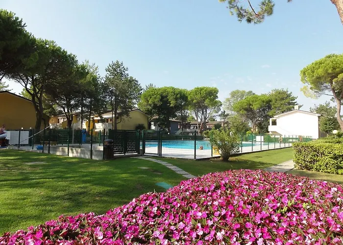 Great Flat In A With Pool * Μπιμπιόνε